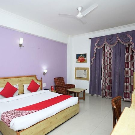 Oyo 5667 Katra Continental Hotel Luaran gambar
