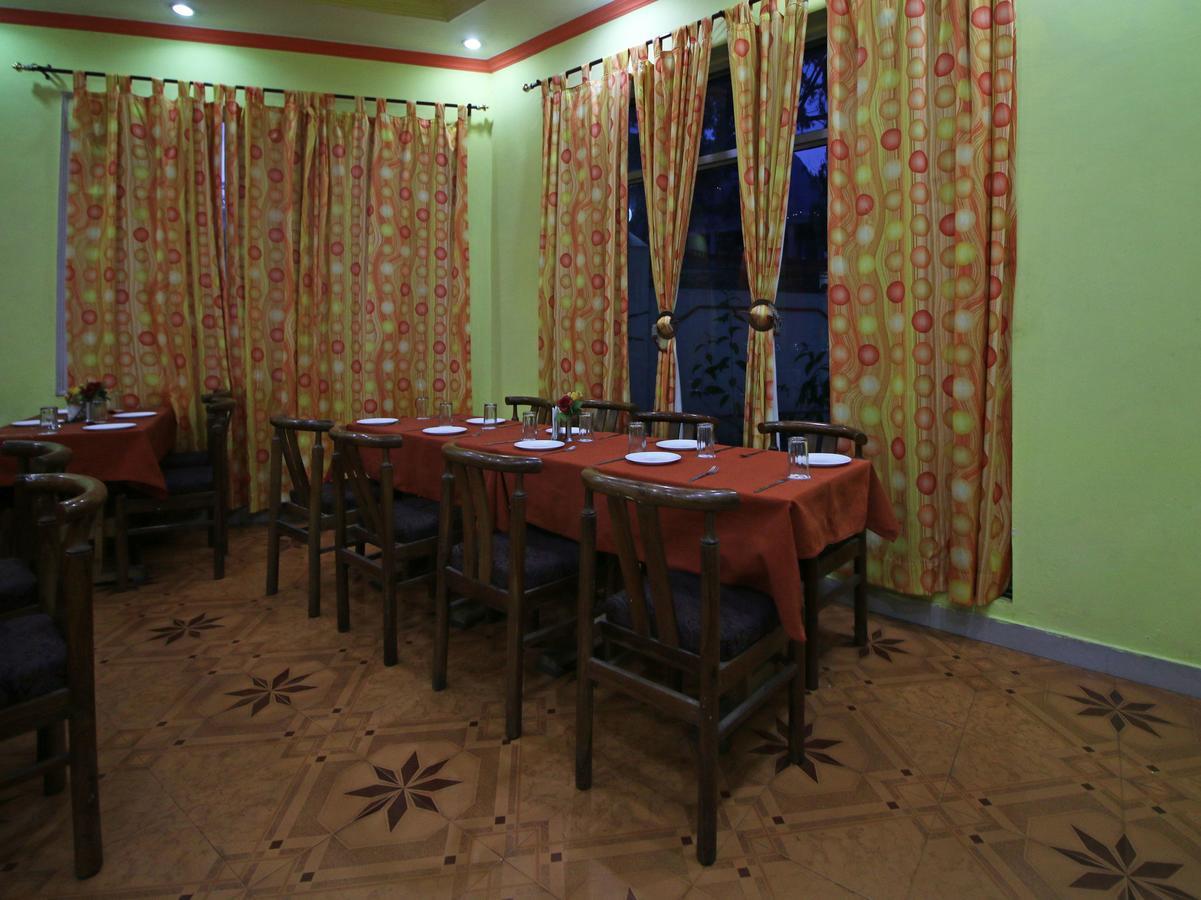Oyo 5667 Katra Continental Hotel Luaran gambar