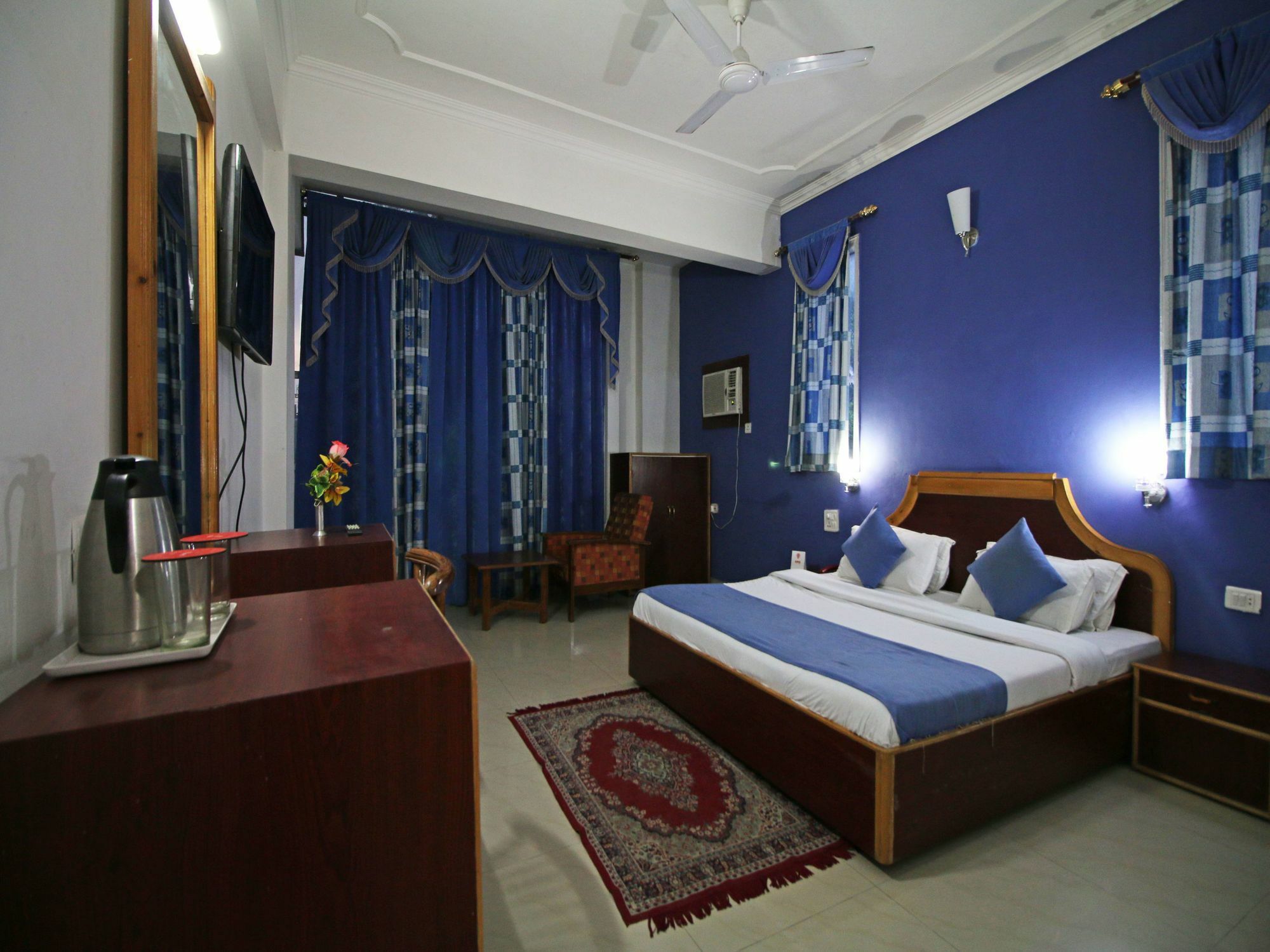 Oyo 5667 Katra Continental Hotel Luaran gambar