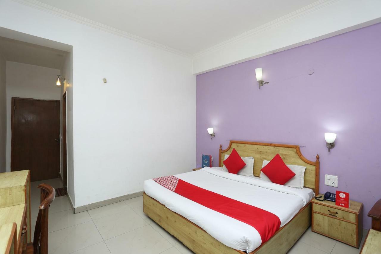 Oyo 5667 Katra Continental Hotel Luaran gambar